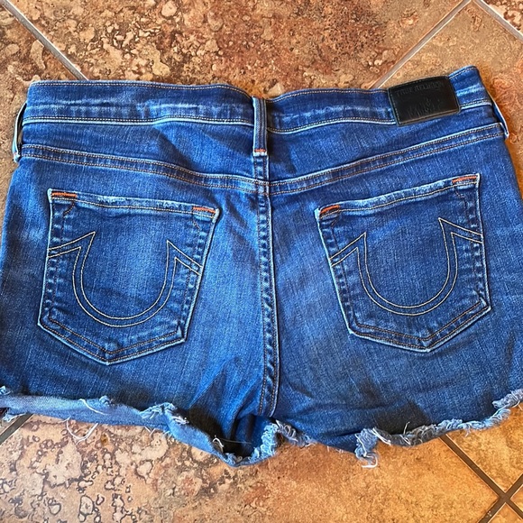 True Religion Shorts - Picture 2 of 4